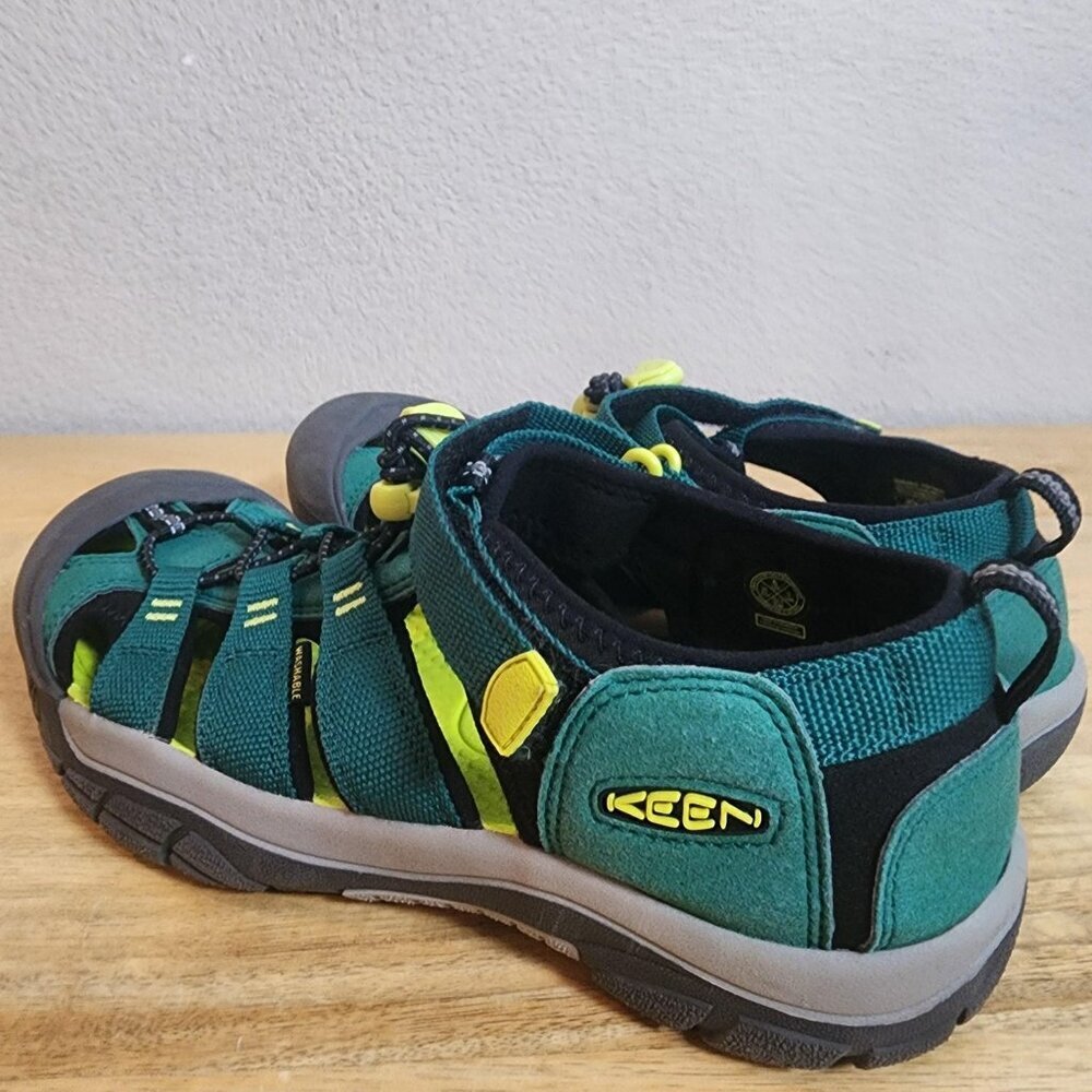 Keen Newport H2 Sandals Shoes Youth Size 6 Green Black Closed Toe Water - Picture 4 of 12